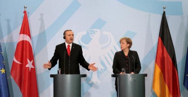 Encuentro entre Erdogan y Merkel marcado por la tragedia del incendio de Ludwishafe