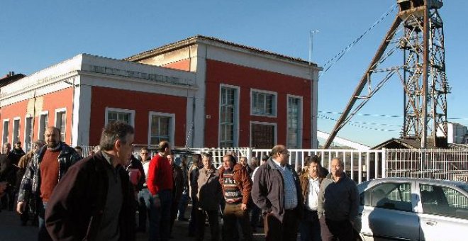 Los mineros abandonan el encierro en Mina La Camocha tras un acuerdo con Industria