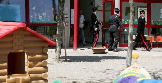 Se rinde el hombre que secuestró a una decena de niños y a una maestra en Italia