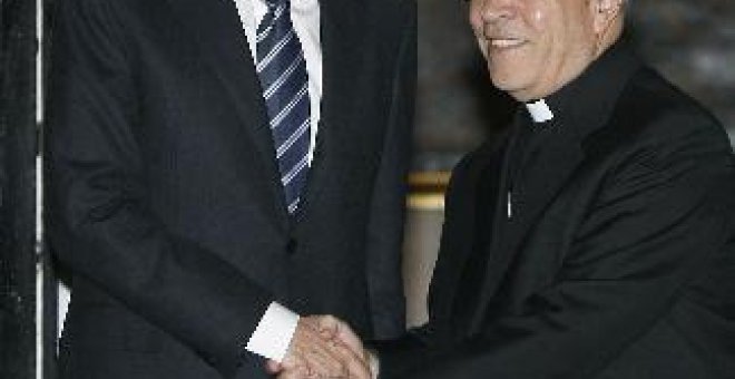 Zapatero y el Nuncio analizan las desavenencias en las relaciones Iglesia-Estado