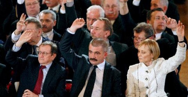 Vaclav Klaus renueva su mandato presidencial sin necesidad del voto del Partido Comunista