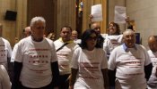 Veinte jubilados afectados por la quiebra de Fórum y Afinsa se encierran en la catedral de la Almudena