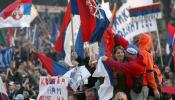 Grupos de jóvenes atacan en Belgrado embajadas que reconocen a Kosovo