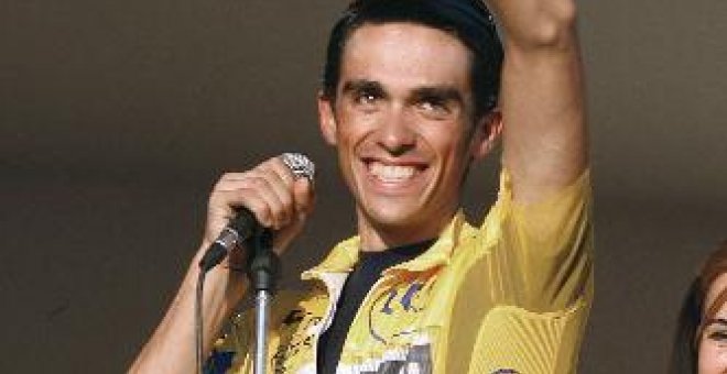 Contador afirma que su deseo "sería participar y ganar el Tour y ganar la Eurocopa con Raúl"