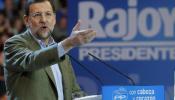 Rajoy avisa que si gana Zapatero volverán "los tiempos del paro y el despilfarro"