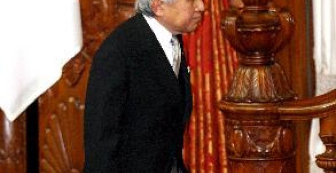El emperador Akihito podría padecer osteoporosis a causa de la terapia para el cáncer