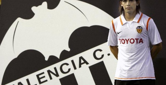 El Valencia abrirá expediente informativo a Banega tras un positivo por alcoholemia