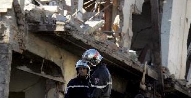 Un muerto y ocho heridos por la explosión de tres bombas en el este del país