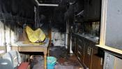 Un hombre herido y siete desalojados en el incendio de una vivienda en Lucena