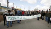 ASAJA denuncia la venta de leche de Francia a la que se añade agua del grifo