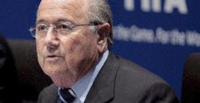 Blatter dice que la ausencia de jugadores nacionales daña la integridad del fútbol