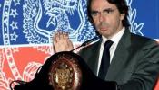 Aznar hace llorar a "la niña de Rajoy"