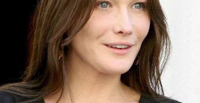 Carla Bruni no votará en las municipales porque no se registró a tiempo