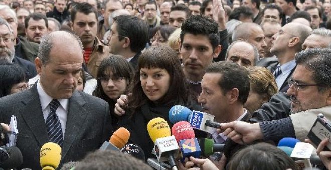 Llamamiento a votar de la hija del asesinado marca una jornada de reflexión teñida de dolor