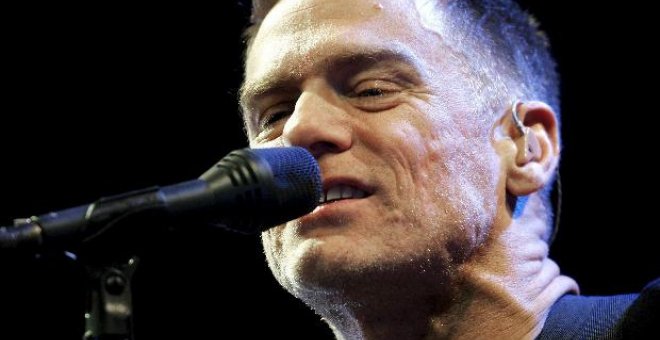 Bryan Adams presenta su nuevo disco en solitario en una velada acústica