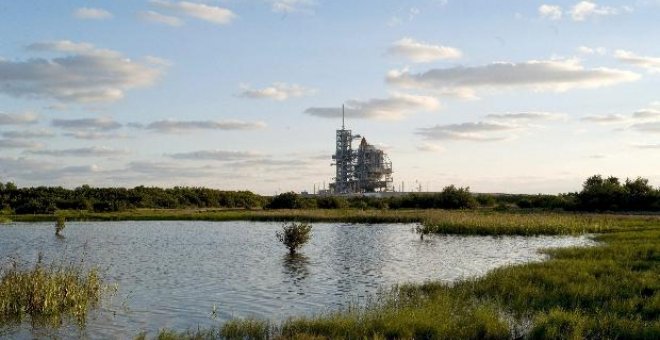 La NASA retira el andamiaje en torno al Endeavour
