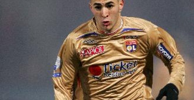 Benzema renueva con el Lyon hasta 2013