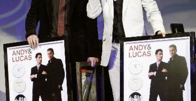 Andy y Lucas, premiados por vender más de un millón de discos