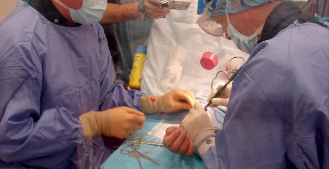 Extirpan un tumor de 27 kilos del ovario de una vietnamita