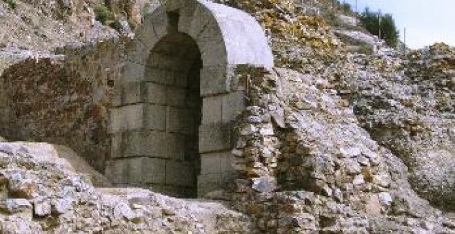 Descubren los primeros elementos escultóricos del Teatro Romano de Medellín