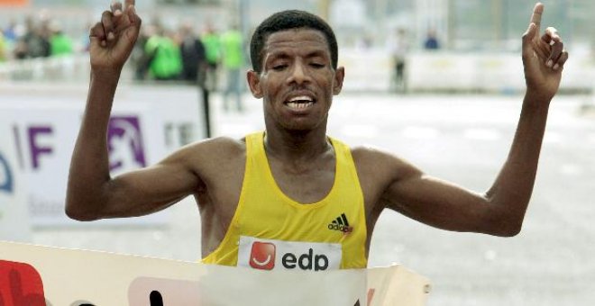 Gebrselassie logra la mejor marca mundial del año en medio maratón