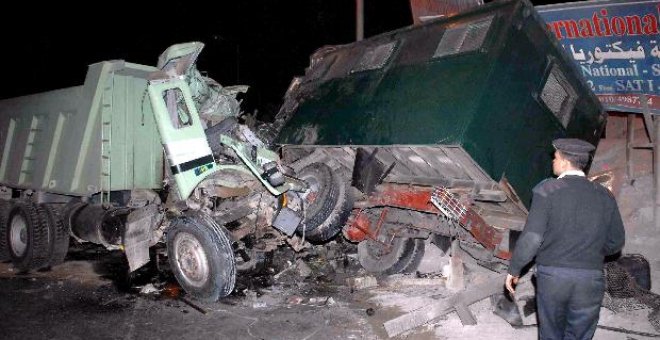 23 muertos al chocar un camión con un autobús militar en la carretera de Alejandría