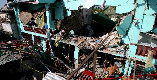 Al menos quince personas heridas en una explosión en un colegio de Manila