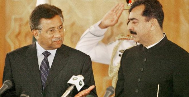 Gillani jura ante Musharraf como nuevo primer ministro de Pakistán