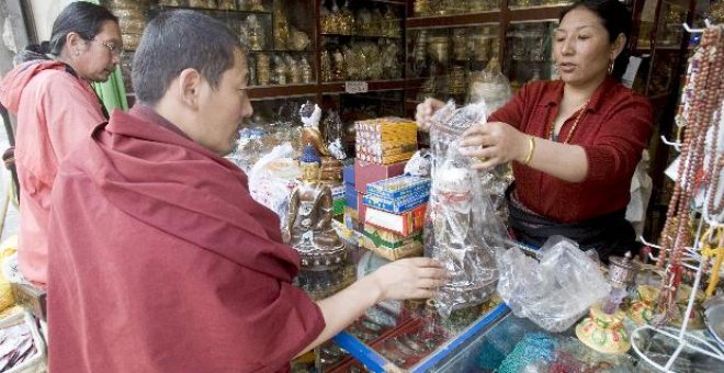 Sarkozy dice que solución a tensión en Tíbet pasa por diálogo con el Dalai Lama