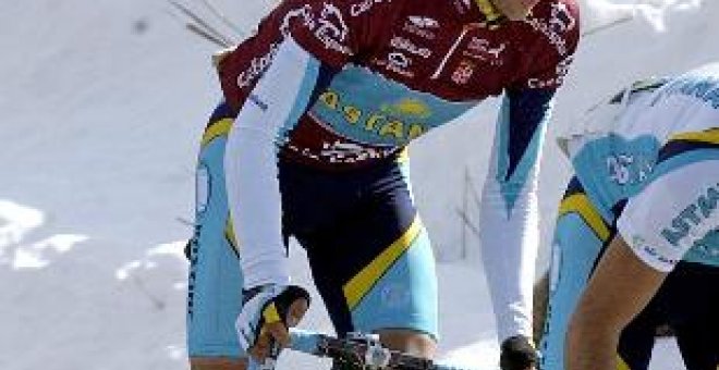 Contador sentencia la Vuelta a Castilla y León tras imponerse en la Collada de Salcedillo