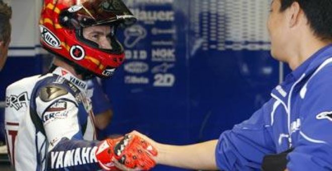 Lorenzo vuela en los libres de MotoGP