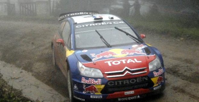 Sebastien Loeb se queda con el liderato en una primera jornada repleta de incidencias