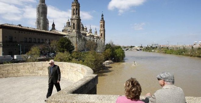 El Ebro alcanza 3,40 metros en Zaragoza y la punta de la crecida se espera a mediodía