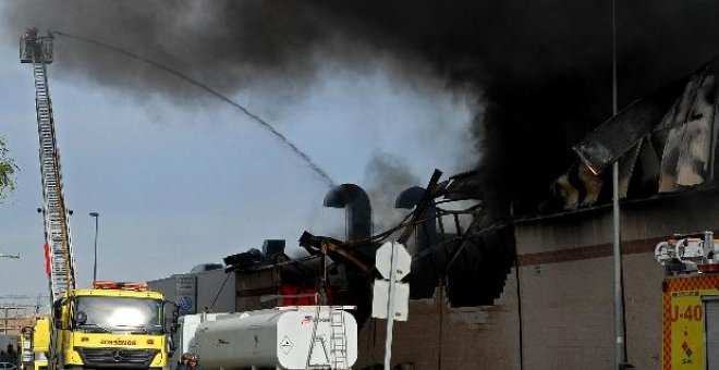 Un incendio en una vivienda de Jerez obliga a desalojar a setenta personas