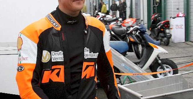 Michael Schumacher cuarto en su debut como piloto motociclista