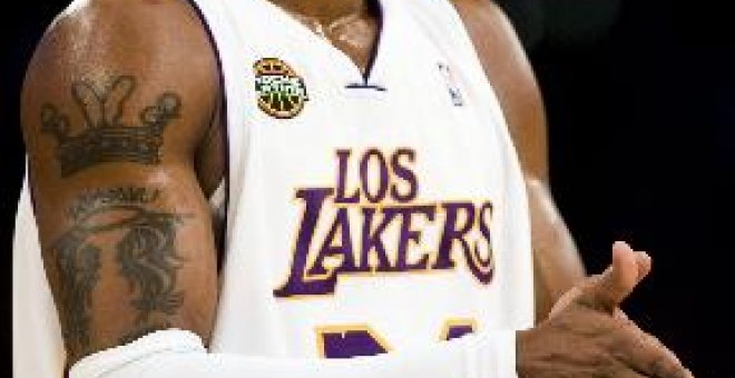 126-120. Los Lakers encuentran alivio frente a los Wizards tras un final de infarto
