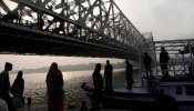 Indio mata a sus tres hijos pequeños al arrojarlos de un puente y se suicida