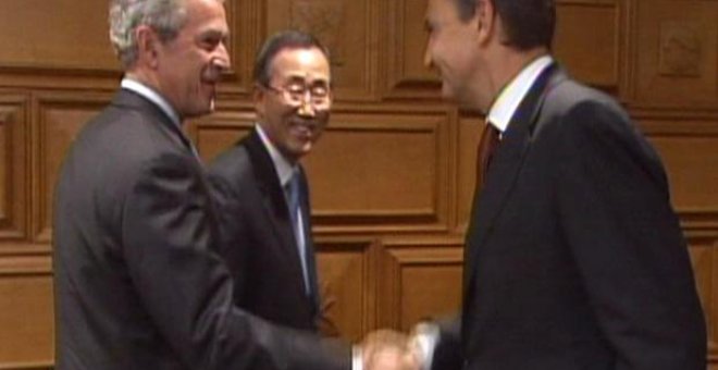 Zapatero viaja a la cumbre donde se verá con Bush y defenderá el compromiso con Afganistán