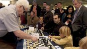 Varios ajedrecistas retan al ex campeón mundial Boris Spassky en "todos contra uno"