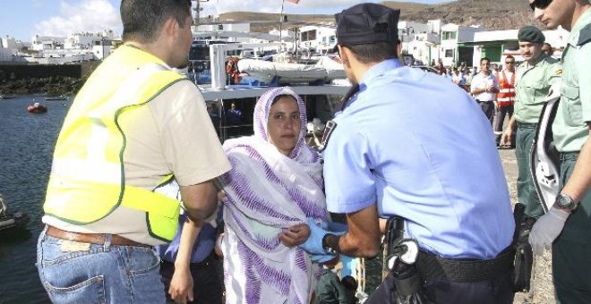 Detenidos dos inmigrantes en una patera en la costa de Fuerteventura