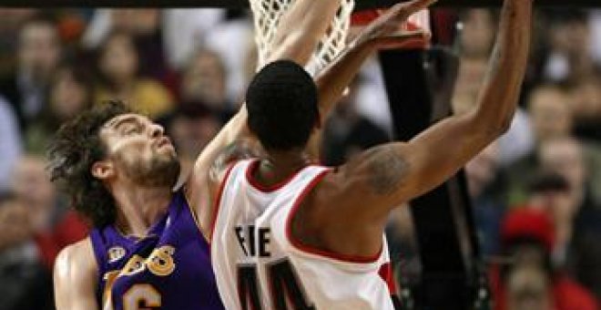 Los Lakers tropiezan en Portland y se alejan del liderato del Oeste