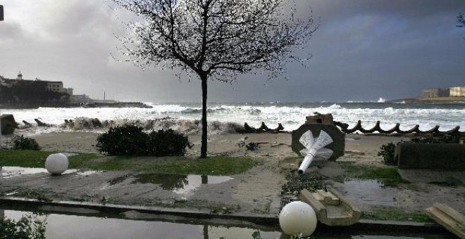 Salvamento Marítimo busca a un pescador de caña desaparecido en la costa de Meirás