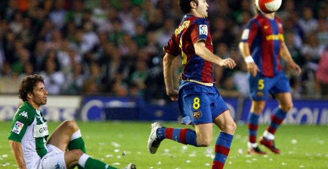 Iniesta, con un pinzamiento en la rodilla, baja ante el Recreativo