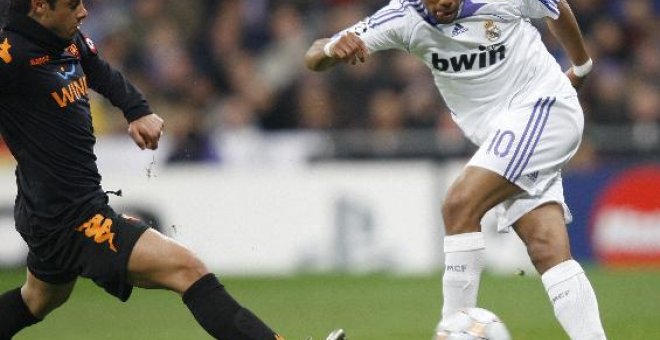 Robinho regresa al once que se enfrenta hoy al Murcia en el Bernabeu