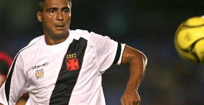 Romário pone fin a su carrera y a una etapa dorada del fútbol de Brasil