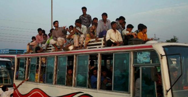 Mueren 17 personas y 50 resultan heridas en un accidente de autobús en Bangladesh