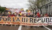 Tres mil madrileños marchan bajo la lluvia en favor de la III República