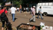 Los paraguayos votan con lentitud en una jornada tranquila y soleada