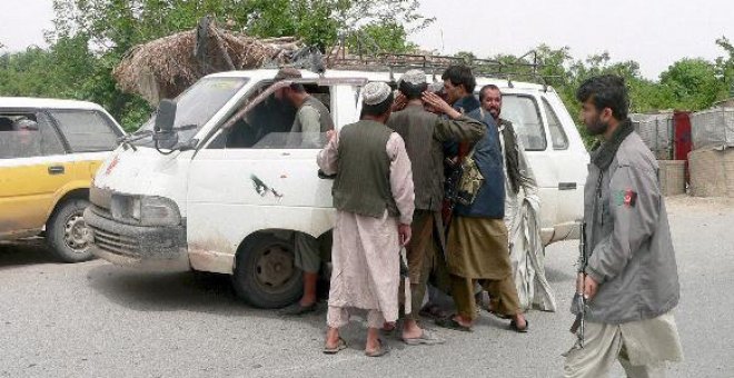 Mueren seis policías en emboscada insurgente en el sur de Afganistán