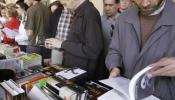 Un centenar de escritores dan el pistoletazo al Día del Libro en el tradicional desayuno de Sant Jordi